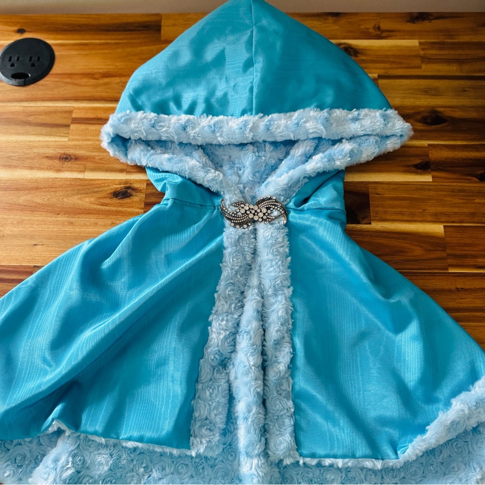 Ella Dynae Jasmine Cape (short)